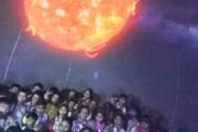 पातुरच्या विद्यार्थ्यांनी अनुभवली अवकाश यात्रा !किड्स पॅराडाईज मध्ये अभिनव उपक्रम