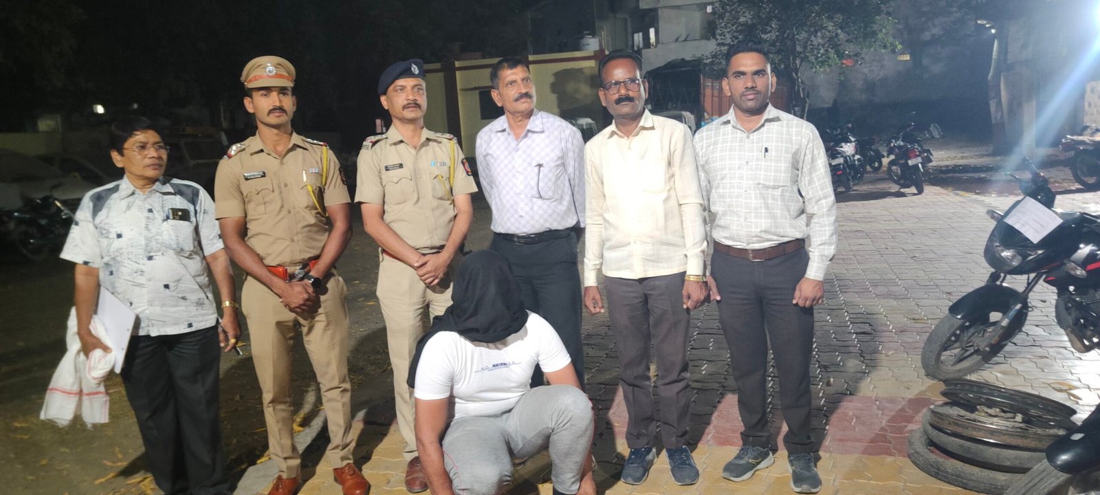 परीक्षा केंद्रावर कॉफी पुरविताना तोतया पोलीस गजाआड
