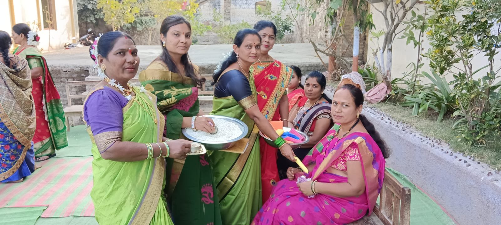 लक्ष्मीबाई देशपांडे शाळा पातूर येथे हळदी कुंकू कार्यक्रम साजरा.