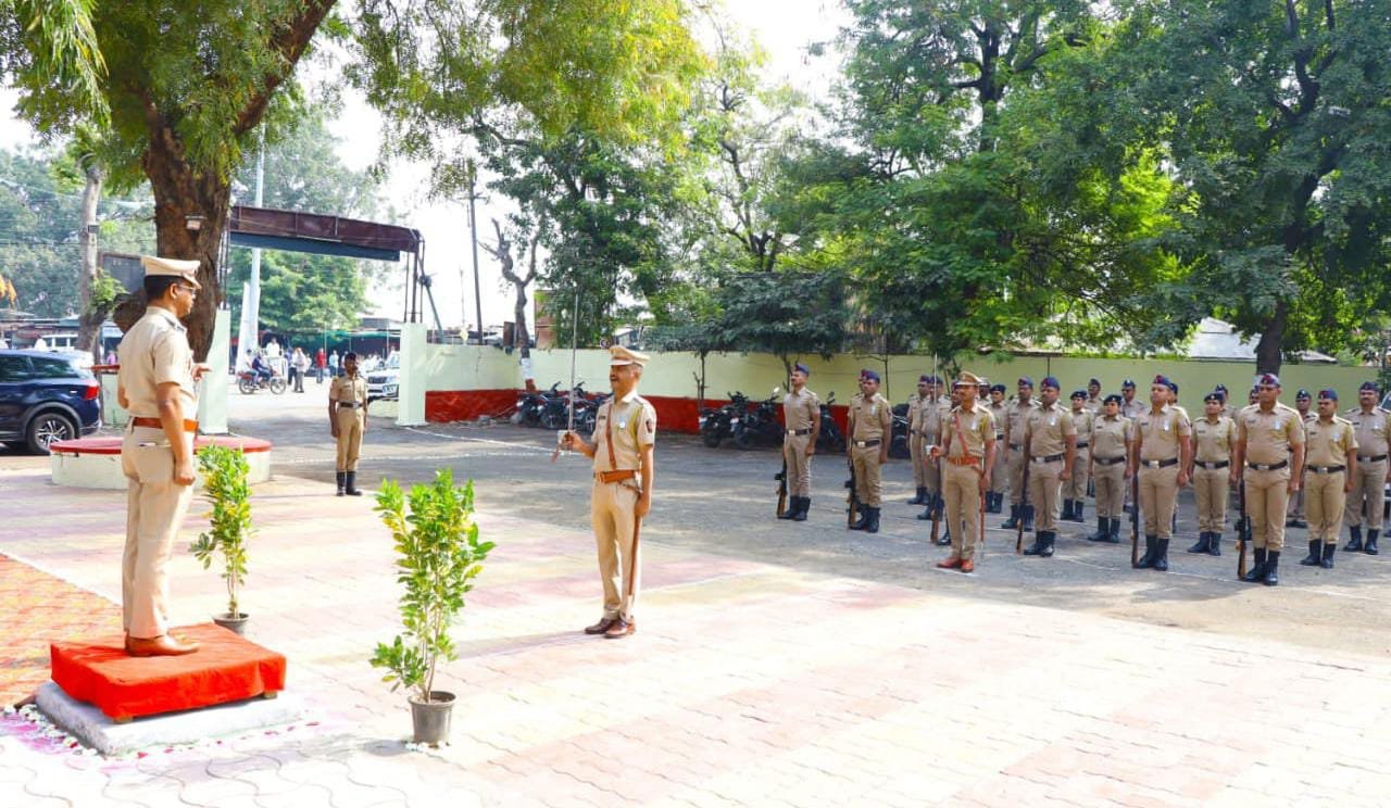 अकोला पोलीस अधीक्षक बच्चन सिंग यांची वार्षिक निरीक्षण प्रसंगी पातुर पोलीस स्टेशनला भेट
