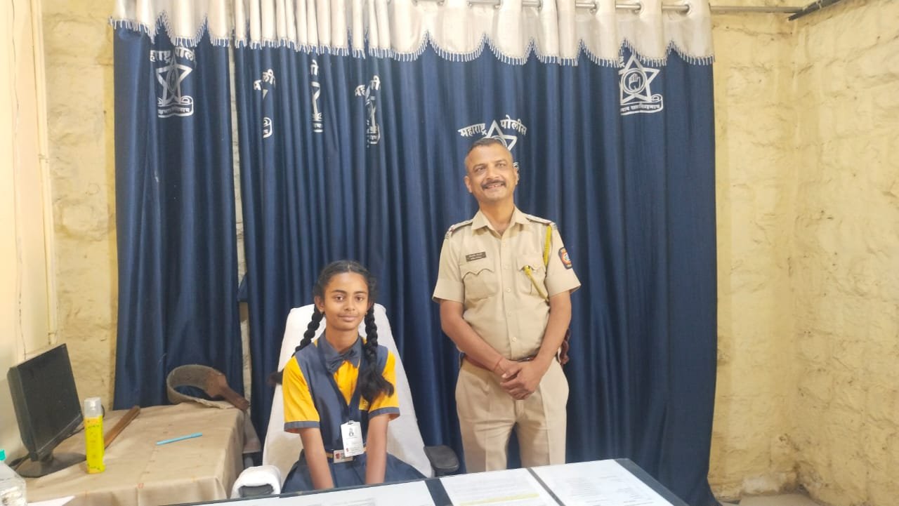पोलीस स्टेशन ला पोहोचले एज्युविला पब्लिक स्कूल चे विद्यार्थी