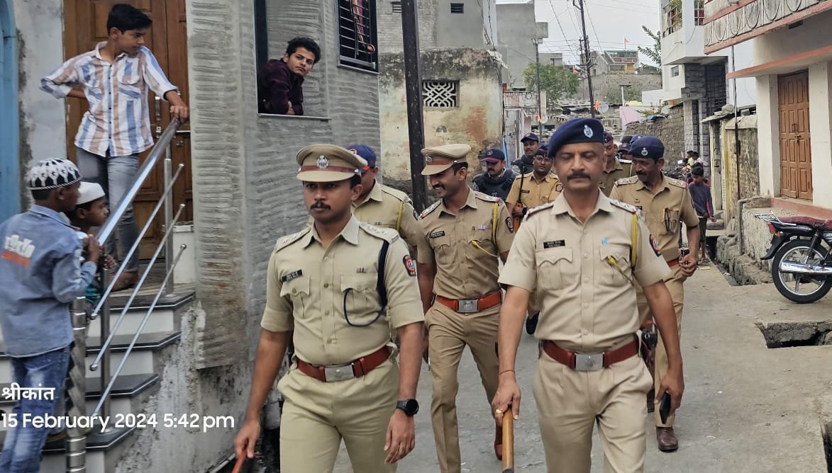 आगामी सण उत्सव निमित्तानेपातुर पोलीसांचे पथसंचलन