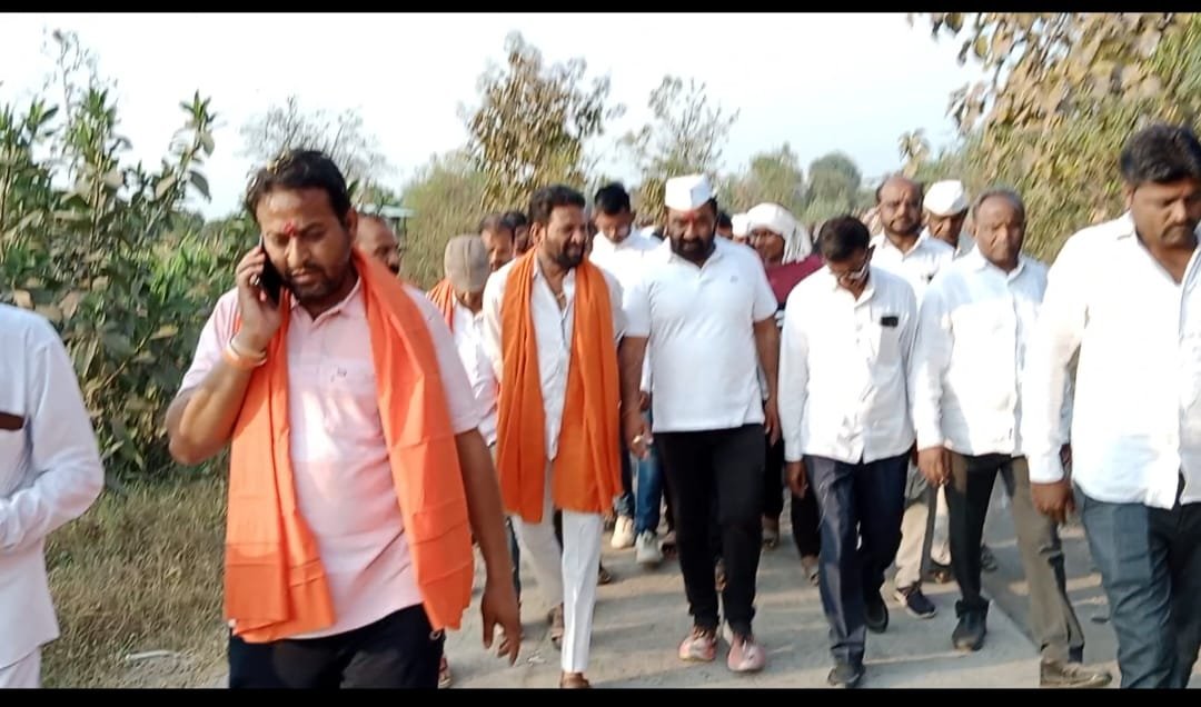 देशात एकही शेतकरी आत्महत्या करणार नाही याची हमी भाजपा सरकारने द्यावी - आ. नितीन देशमुख संघर्ष यात्रेतुन आ. देशमुख याचा भाजपावर निशाणा , शहरात यात्रेचे भव्य स्वागत