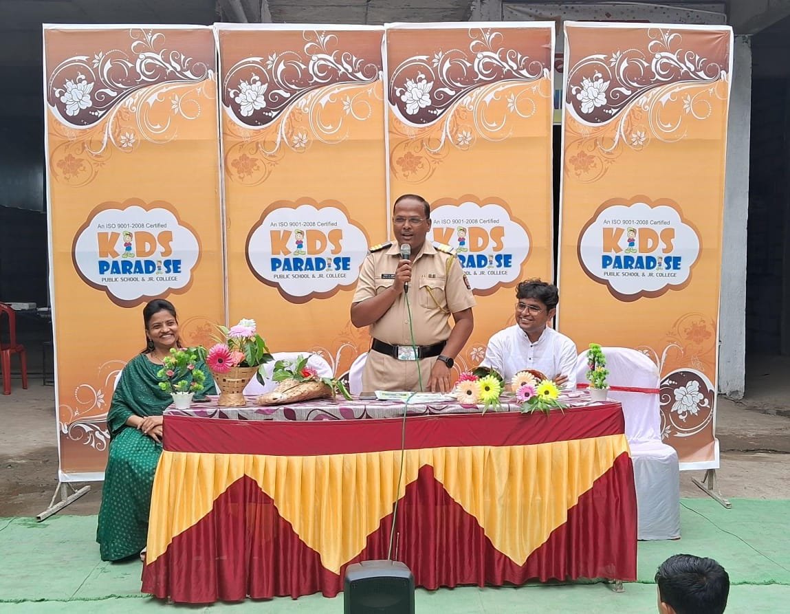 पोलिसांनी दिले विद्यार्थ्यांना सक्षमतेचे धडे!