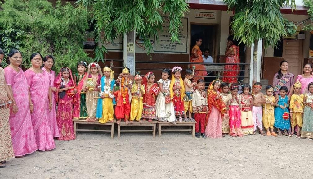 लक्ष्मीबाई देशपांडे शाळेत दहीहंडी कार्यक्रम उत्साहात साजरा