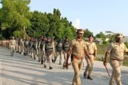 पातुर शहरात मुख्य मार्गाने पोलिसांचे पतसंचलन
