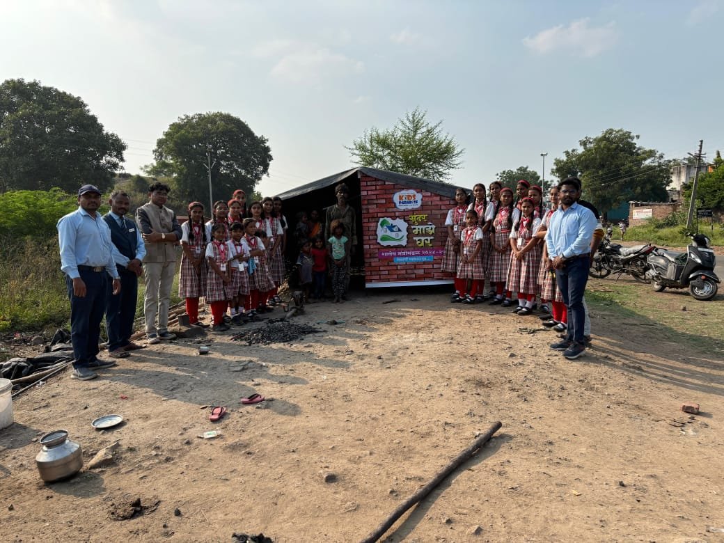 बेघर कुटुंबाच्या मदतीला किड्स पॅराडाईजचे शालेय मंत्रिमंडळ