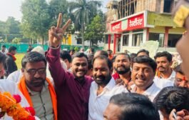 नितीन देशमुख यांचा दणदणीत विजय ! देशमुखाना तिसऱ्या क्रमांकावर समजणाऱ्या चिलम्याची दाते पडली