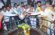 जनतेच्या मनातील मुख्यमंत्री ना.श्री.अजित पवार हेच व्हावेत यासाठी अकोल्याचे आराध्य दैवत राजराजेश्वर दुग्धाभिषेक  व पूजा हवन संपन्न…..