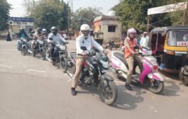 पातुर पोलिसांचे शहरात मुख्य मार्गाने हेल्मेट सह मोटार सायकल रॅलीचे पतसंचलन