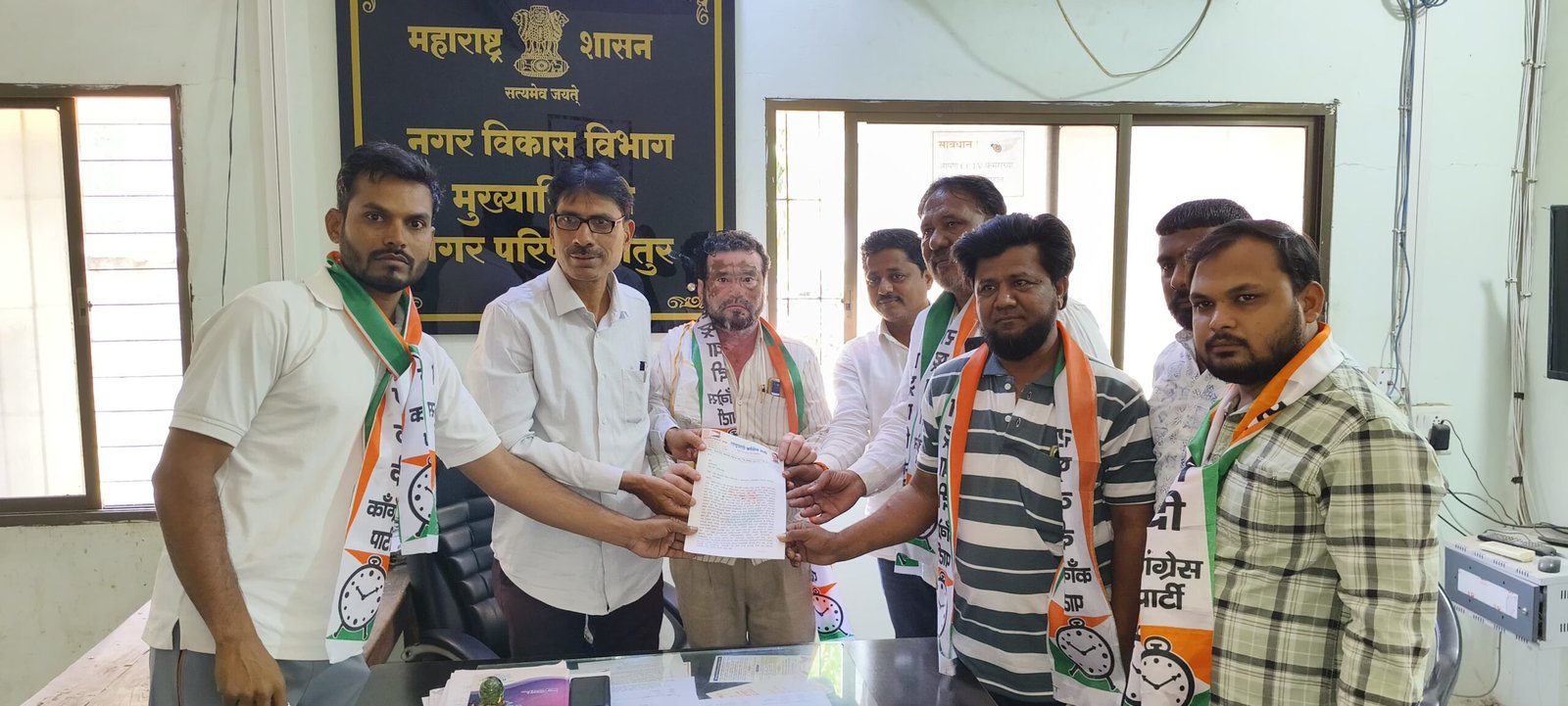 पातुर शहरातील पाणीटंचाईवर राष्ट्रवादी काँग्रेसचे नगर परिषदेला निवेदन