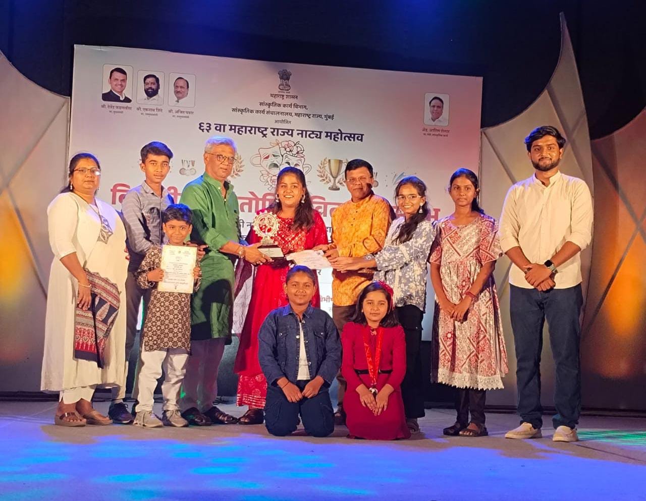 सांस्कृतिक कार्य संचलनालय महाराष्ट्र शासन तर्फे आयोजित २१ व्या राज्य बालनाट्य स्पर्धेच्या विभागीय फेरीमध्ये पातुर येथील एज्युविला पब्लिक स्कूल ने पटकाविला द्वितीय क्रमांक.