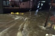 पातुर परिसरात पावसाची धुवाधार हजेरी! सर्वत्र पाणी साचून घाणच घाण