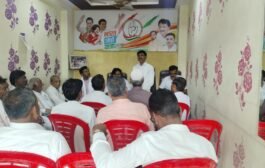 अहमदाबाद येथे झालेल्या विमान अपघातातील मृतकांना पातुर काँग्रेसच्या वतीने श्रद्धांजली