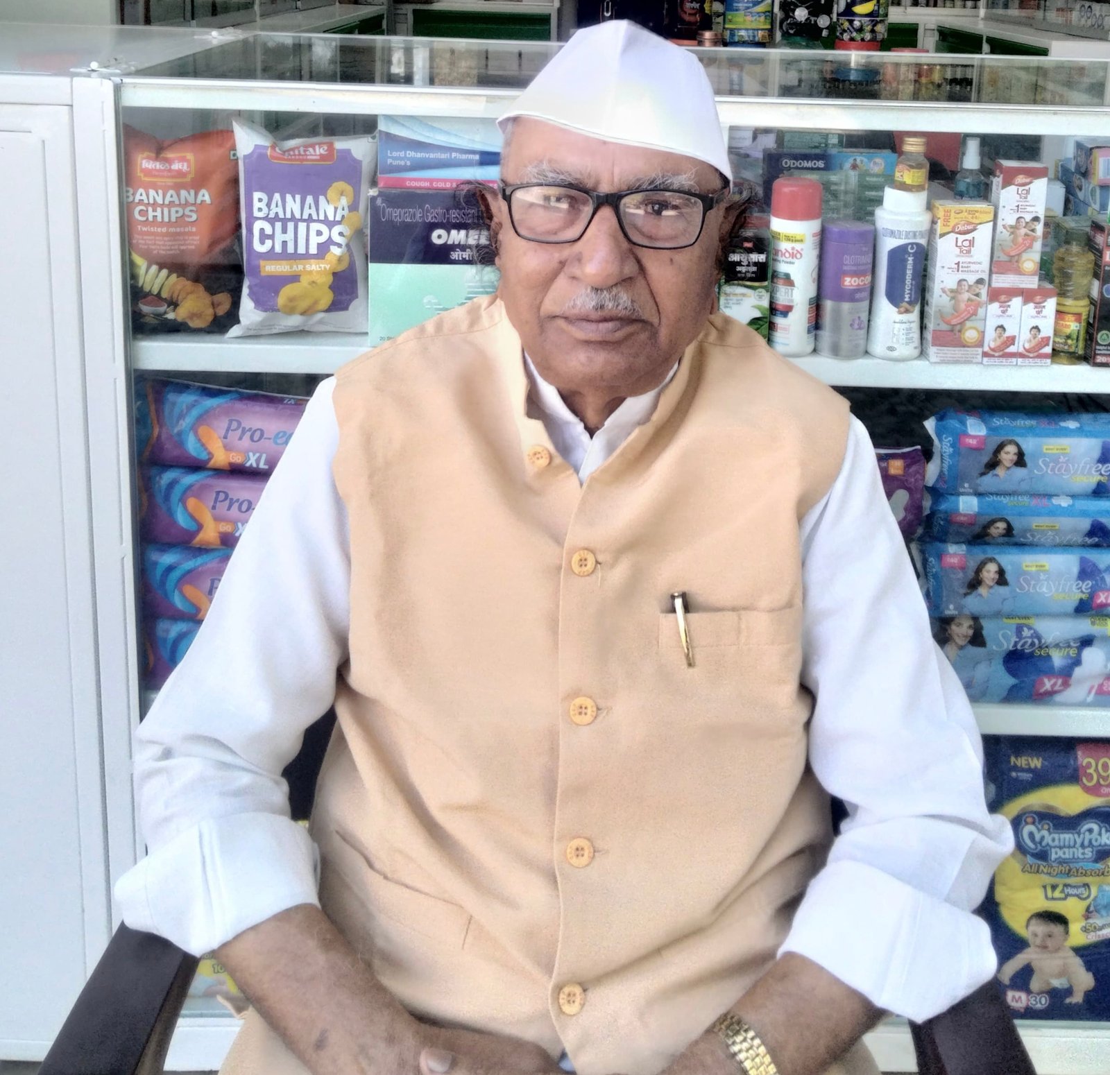 प्राध्यापक जगदेवराव बाहेकर हे एक सर्वस्पर्शी बहुआयामी व्यक्तिमत्व
