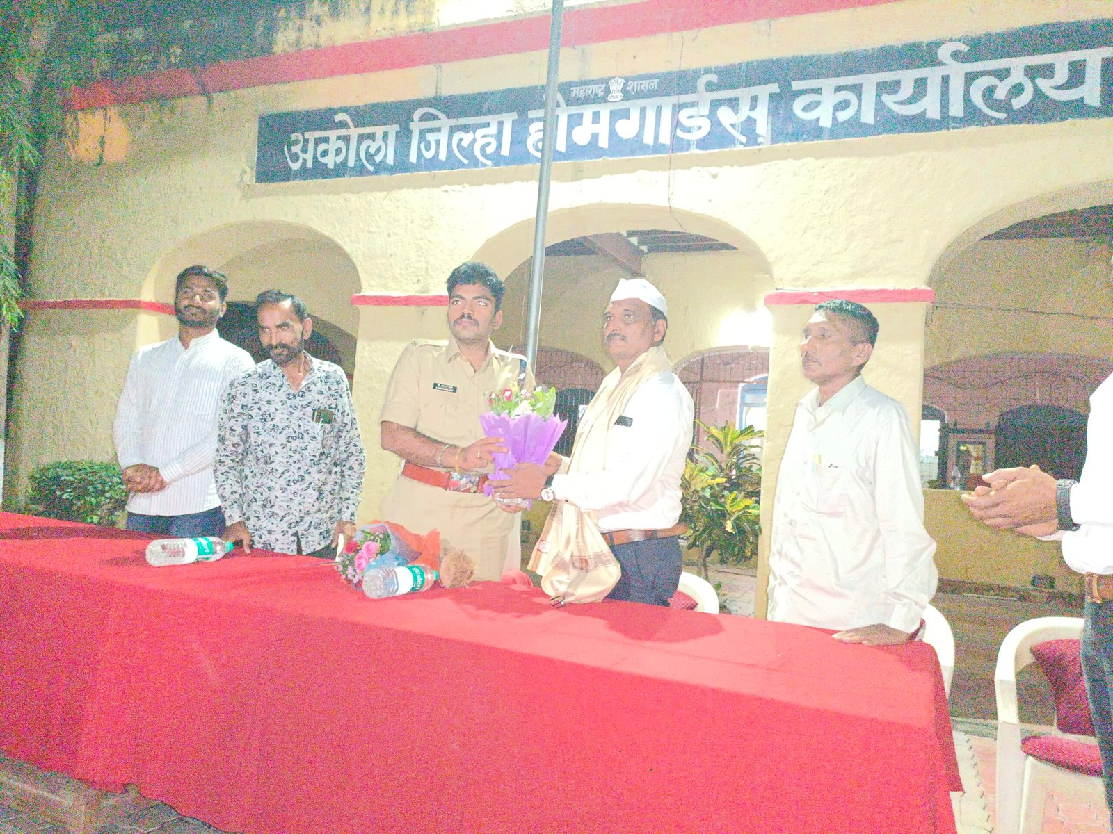 होमगार्ड समादेशक चंद्रकांतजी रेड्डी यांच्या हस्ते राजेंद्र शेळके यांचा सत्कार व निरोप समारंभ संपन्न