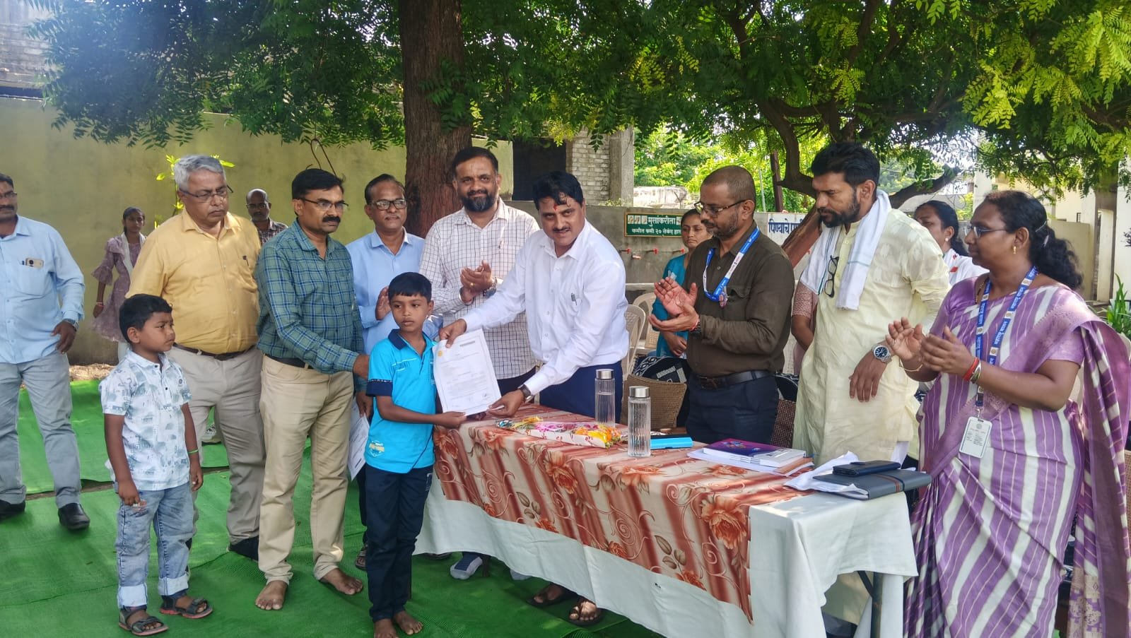 सावित्रीबाई फुले विद्यालयात जात व अधिवास प्रमाणपत्र वितरण कार्यक्रम संपन्न