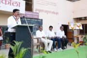 जागृती विद्यालय अकोला येथे केली बायोमेट्रिक मशीन दान