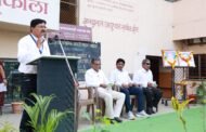 जागृती विद्यालय अकोला येथे केली बायोमेट्रिक मशीन दान