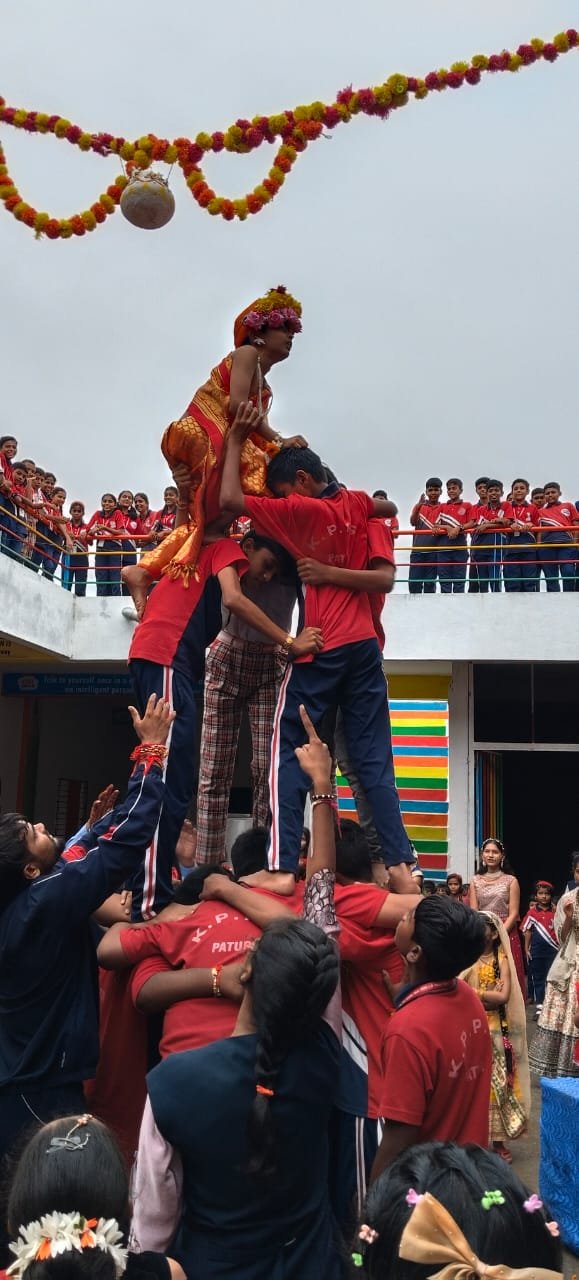 किड्स पॅरडाईज मध्ये जन्माष्टमी उत्साहात