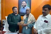 आयुर्वेद हा खऱ्या आरोग्याचा मार्ग ----- दै.देशन्नतीचे मुख्य संपादक प्रकाश भाऊ पोहरे यांचे मार्गदर्शन