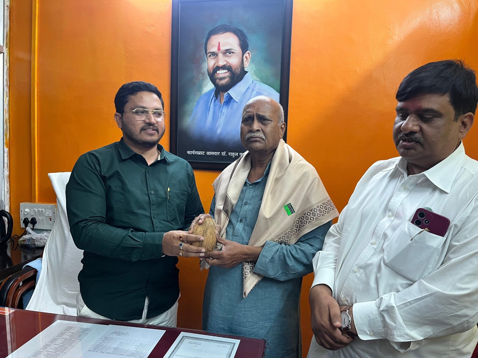 आयुर्वेद हा खऱ्या आरोग्याचा मार्ग ----- दै.देशन्नतीचे मुख्य संपादक प्रकाश भाऊ पोहरे यांचे मार्गदर्शन