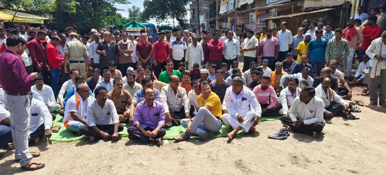 पातूर -खानापूर -आगीखेड रस्त्याच्या दुरावस्थेबाबत आज रास्ता रोको आंदोलन...*